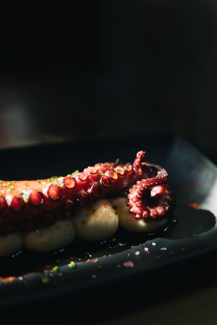 Pulpo a la brasa con parmentier, fotografía gastronómica